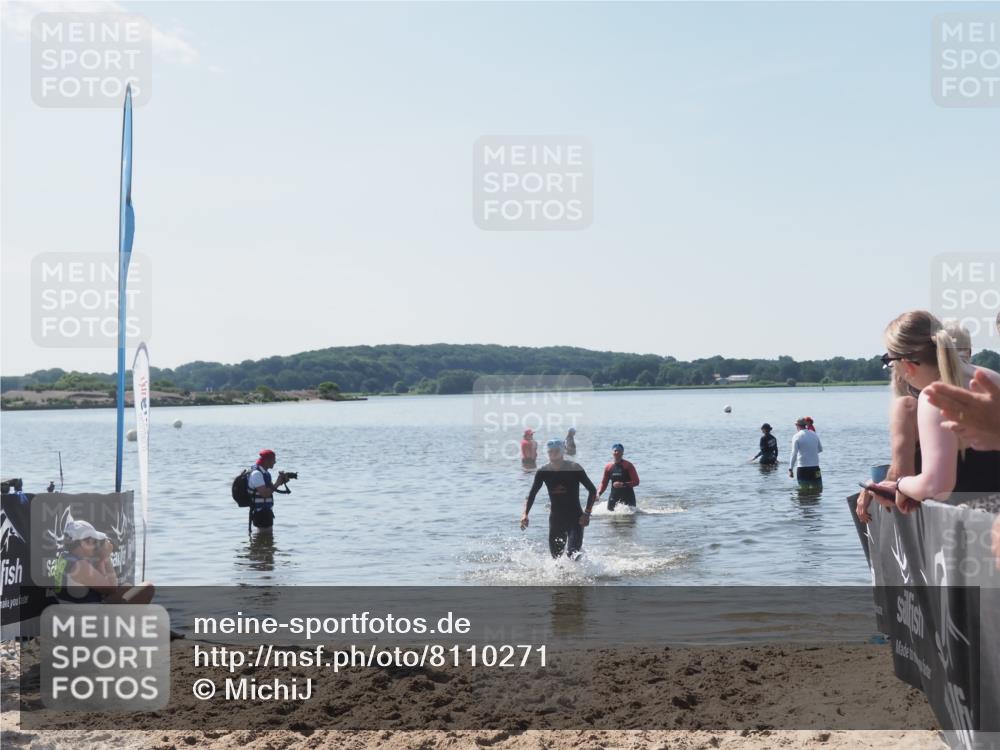 22.06.2025 - Viking Triathlon MichiJ http://msf.ph/oto/8110271 22.06.2025 10:59:31 Schwimmen 459, 476 meine-sportfotos.de