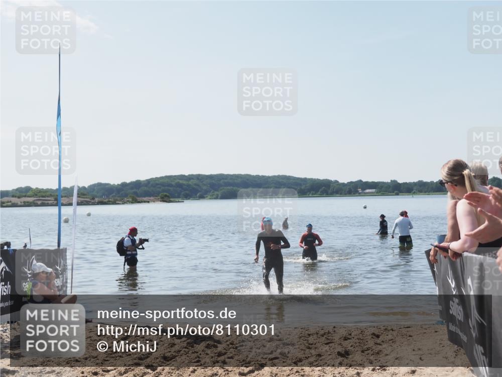 22.06.2025 - Viking Triathlon MichiJ http://msf.ph/oto/8110301 22.06.2025 10:59:32 Schwimmen 459, 476 meine-sportfotos.de