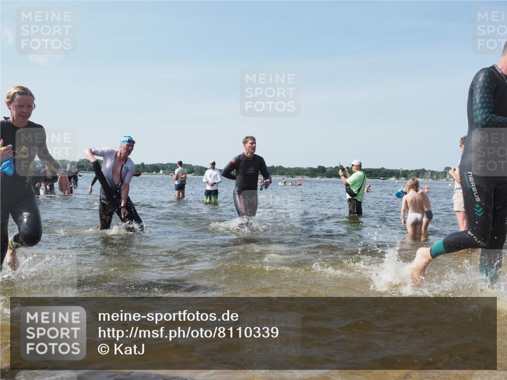 22.06.2025 - Viking Triathlon KatJ http://msf.ph/oto/8110339 22.06.2025 10:39:15 Schwimmen 79, 83, 148, 182, 195, 238, 276, 295, 351, 386, 474, 536, 654 meine-sportfotos.de