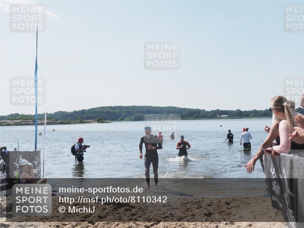 22.06.2025 - Viking Triathlon MichiJ http://msf.ph/oto/8110342 22.06.2025 10:59:32 Schwimmen 459, 476 meine-sportfotos.de
