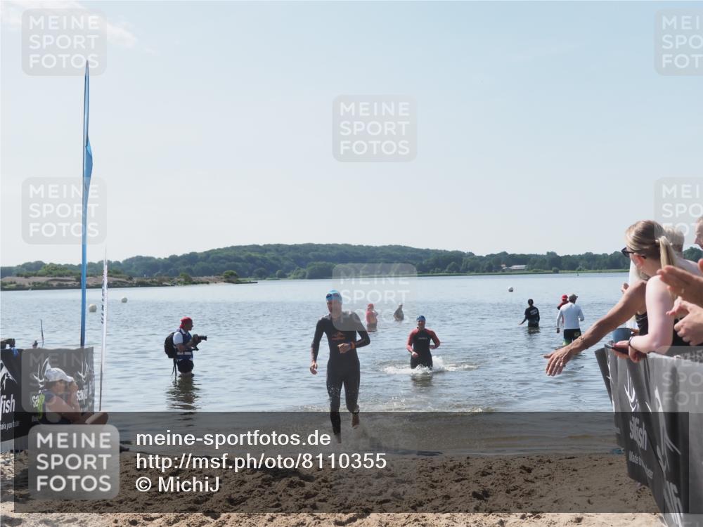 22.06.2025 - Viking Triathlon MichiJ http://msf.ph/oto/8110355 22.06.2025 10:59:33 Schwimmen 459, 476 meine-sportfotos.de