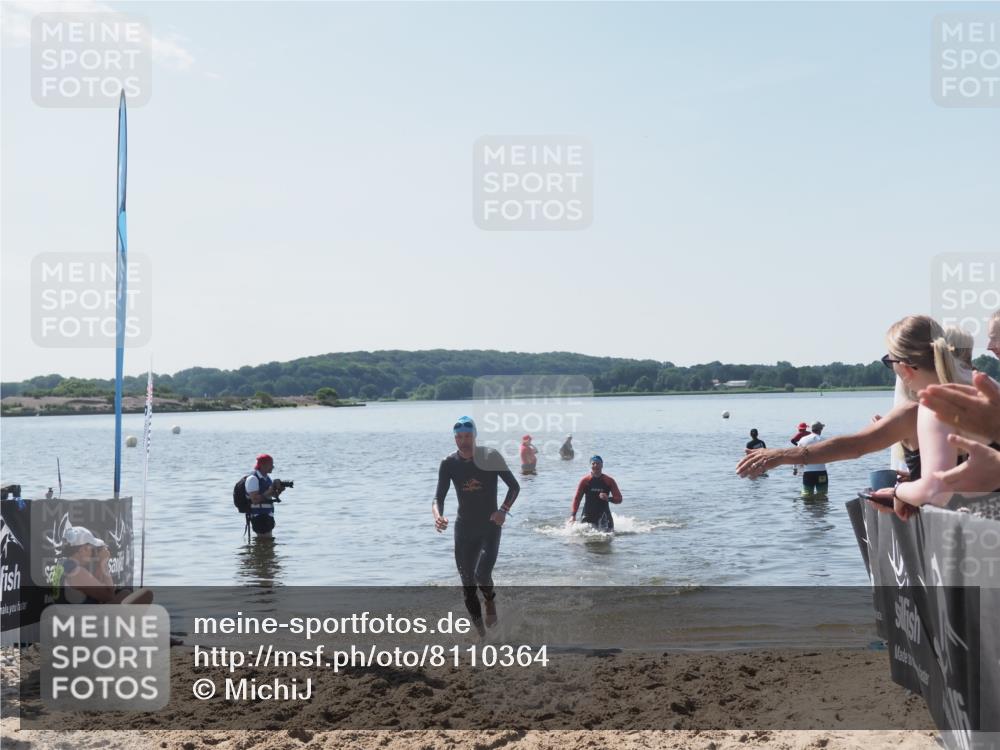 22.06.2025 - Viking Triathlon MichiJ http://msf.ph/oto/8110364 22.06.2025 10:59:33 Schwimmen 459, 476 meine-sportfotos.de