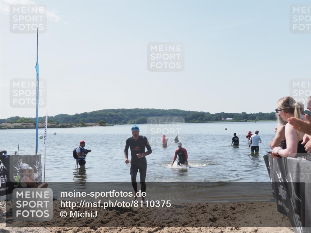 22.06.2025 - Viking Triathlon MichiJ http://msf.ph/oto/8110375 22.06.2025 10:59:33 Schwimmen 459, 476 meine-sportfotos.de
