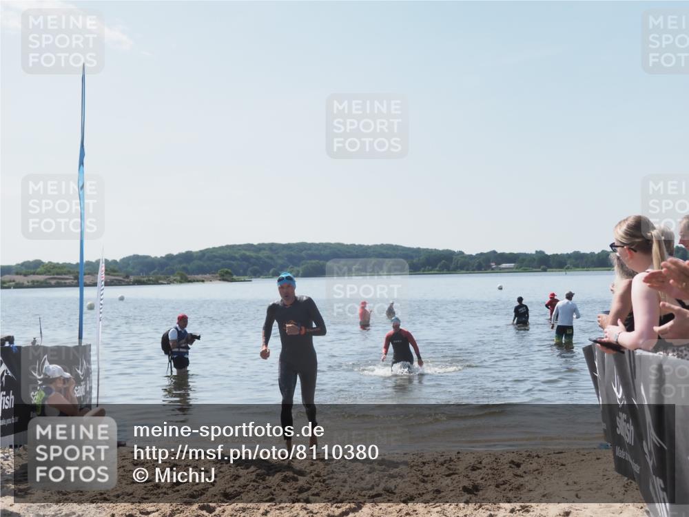 22.06.2025 - Viking Triathlon MichiJ http://msf.ph/oto/8110380 22.06.2025 10:59:33 Schwimmen 459, 476 meine-sportfotos.de