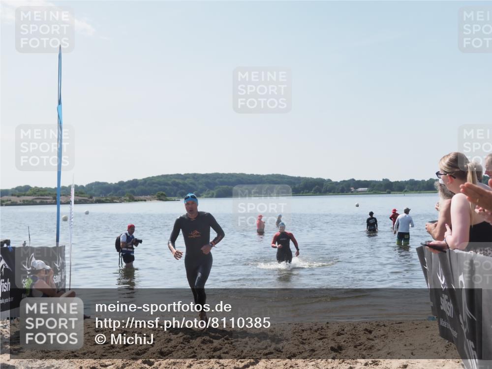22.06.2025 - Viking Triathlon MichiJ http://msf.ph/oto/8110385 22.06.2025 10:59:33 Schwimmen 459, 476 meine-sportfotos.de
