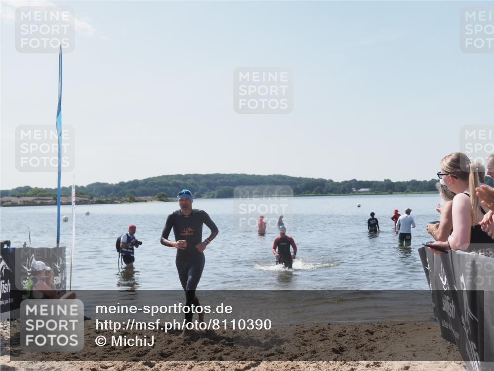 22.06.2025 - Viking Triathlon MichiJ http://msf.ph/oto/8110390 22.06.2025 10:59:34 Schwimmen 459, 476 meine-sportfotos.de