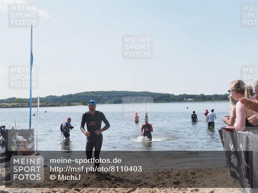 22.06.2025 - Viking Triathlon MichiJ http://msf.ph/oto/8110403 22.06.2025 10:59:34 Schwimmen 459, 476 meine-sportfotos.de
