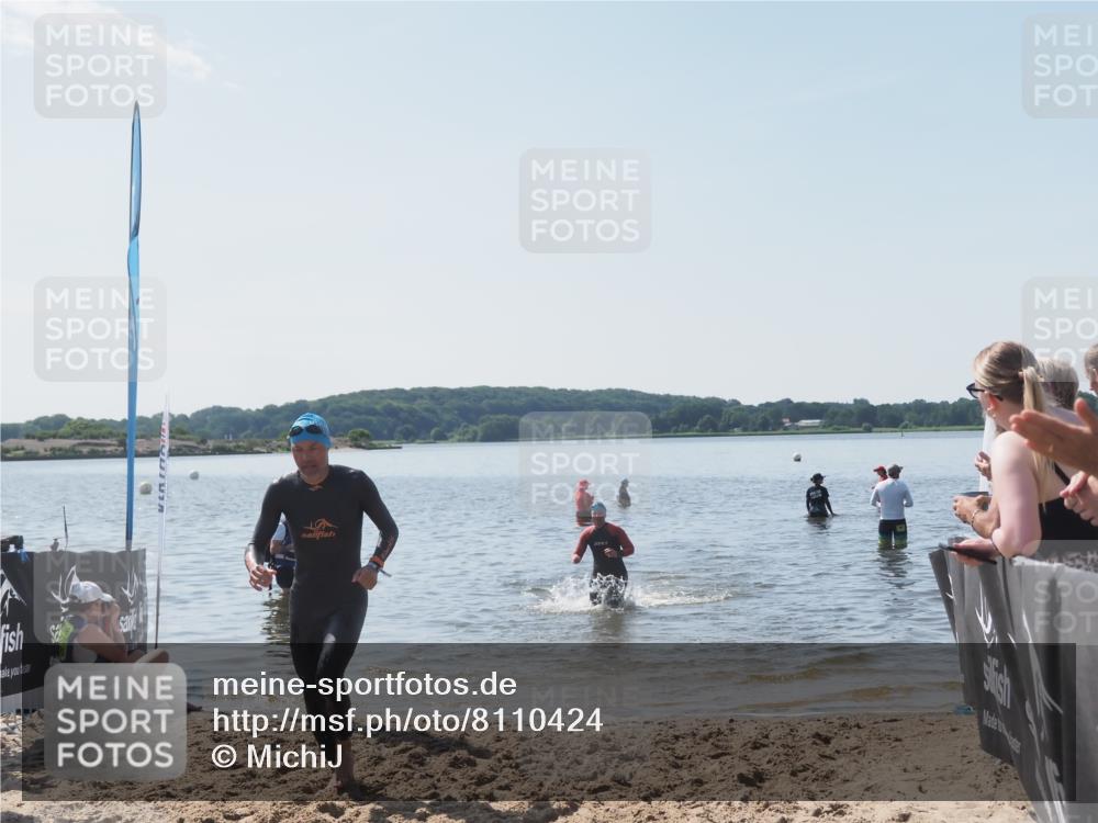 22.06.2025 - Viking Triathlon MichiJ http://msf.ph/oto/8110424 22.06.2025 10:59:34 Schwimmen 459, 476 meine-sportfotos.de