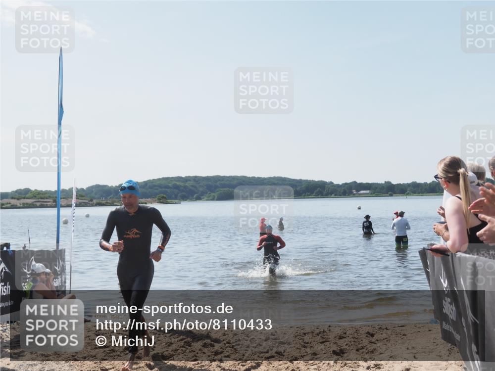 22.06.2025 - Viking Triathlon MichiJ http://msf.ph/oto/8110433 22.06.2025 10:59:34 Schwimmen 459, 476 meine-sportfotos.de
