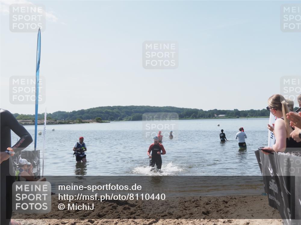 22.06.2025 - Viking Triathlon MichiJ http://msf.ph/oto/8110440 22.06.2025 10:59:35 Schwimmen 459, 476 meine-sportfotos.de