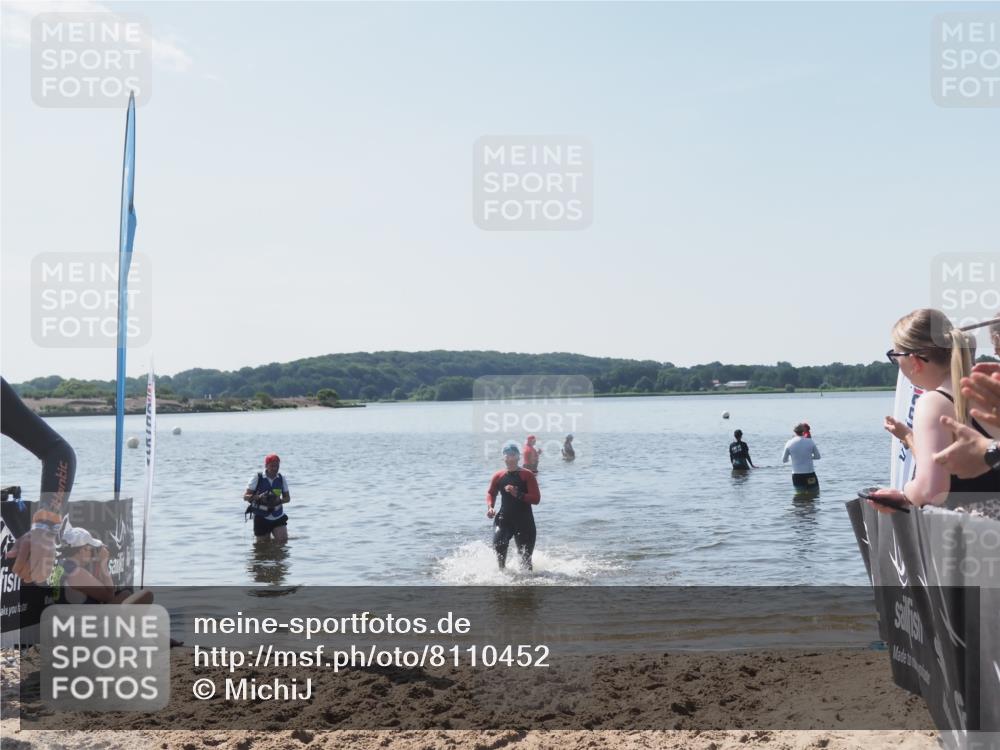 22.06.2025 - Viking Triathlon MichiJ http://msf.ph/oto/8110452 22.06.2025 10:59:35 Schwimmen 459, 476 meine-sportfotos.de