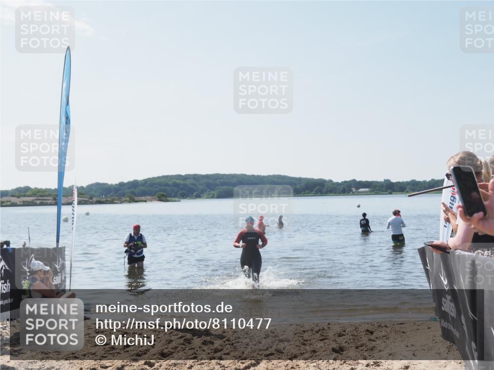 22.06.2025 - Viking Triathlon MichiJ http://msf.ph/oto/8110477 22.06.2025 10:59:36 Schwimmen 476 meine-sportfotos.de
