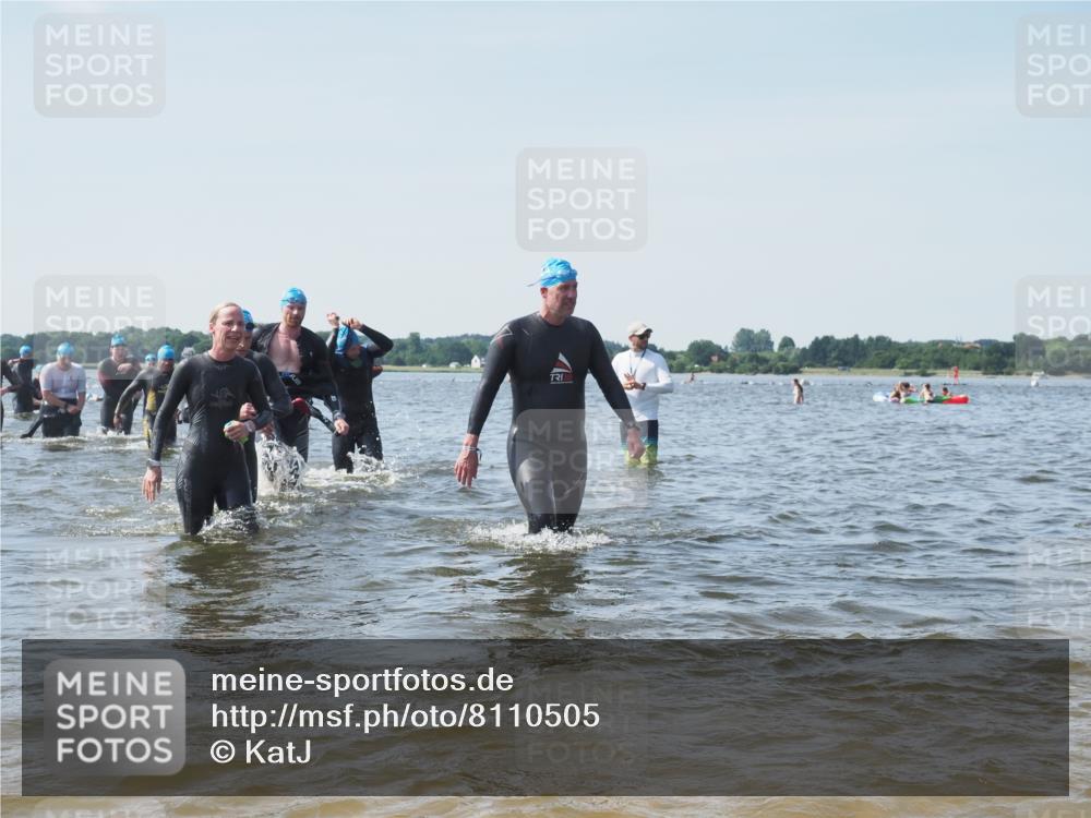 22.06.2025 - Viking Triathlon KatJ http://msf.ph/oto/8110505 22.06.2025 10:39:20 Schwimmen 83, 117, 150, 182, 195, 238, 276, 295, 298, 324, 351, 386, 474, 536 meine-sportfotos.de
