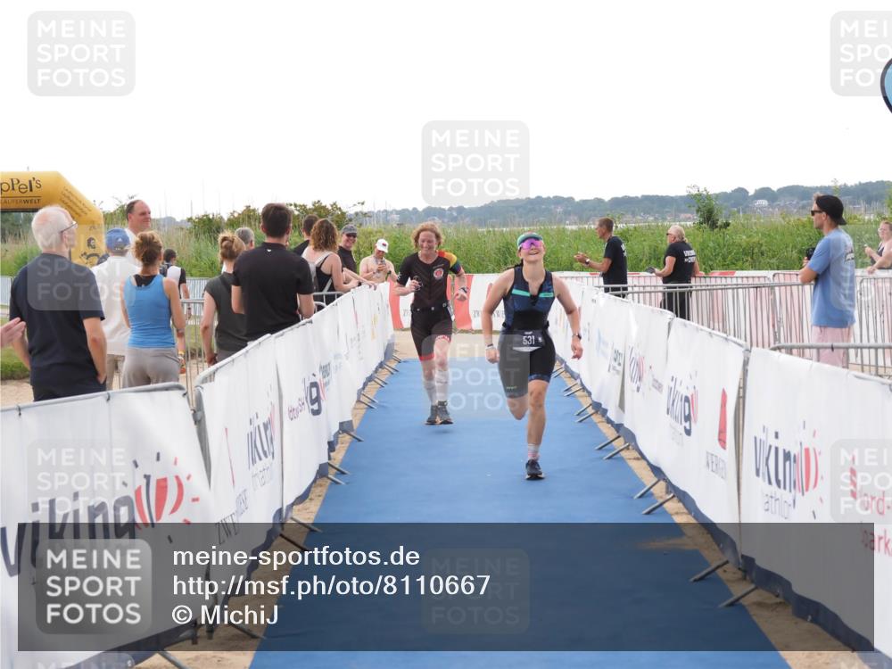 22.06.2025 - Viking Triathlon MichiJ http://msf.ph/oto/8110667 22.06.2025 16:22:31 Ziel 425, 531 meine-sportfotos.de