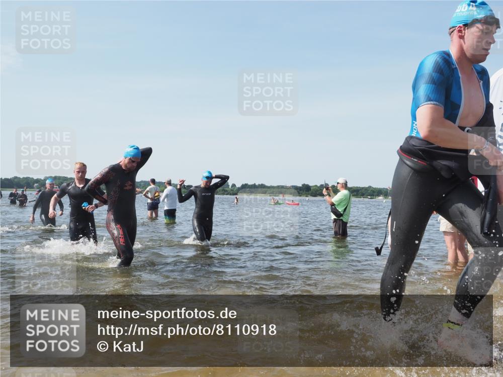 22.06.2025 - Viking Triathlon KatJ http://msf.ph/oto/8110918 22.06.2025 10:39:35 Schwimmen 25, 29, 86, 93, 117, 138, 150, 244, 298, 324, 337, 474, 529 meine-sportfotos.de