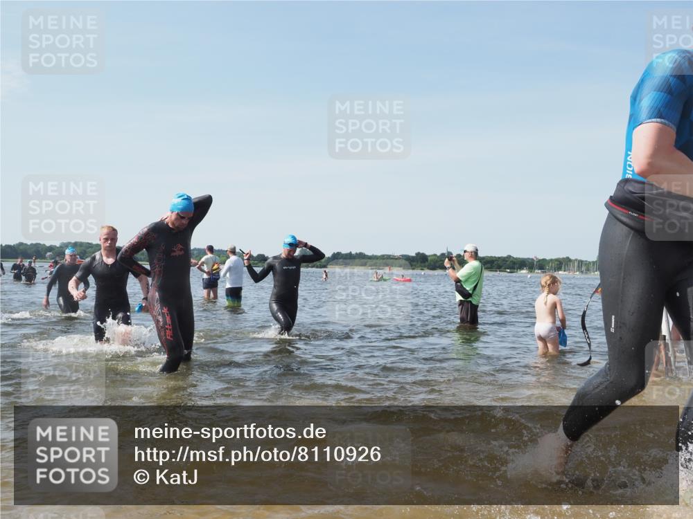22.06.2025 - Viking Triathlon KatJ http://msf.ph/oto/8110926 22.06.2025 10:39:35 Schwimmen 25, 29, 86, 93, 117, 138, 150, 244, 298, 324, 337, 474, 529 meine-sportfotos.de