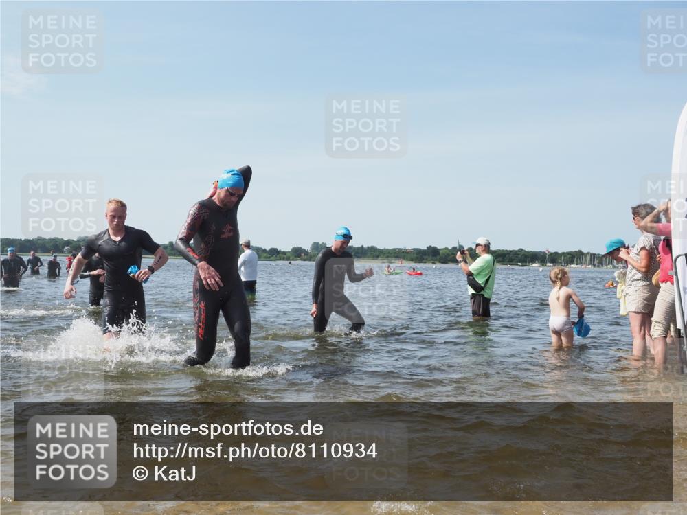 22.06.2025 - Viking Triathlon KatJ http://msf.ph/oto/8110934 22.06.2025 10:39:36 Schwimmen 25, 29, 86, 93, 117, 138, 150, 244, 298, 324, 337, 423, 474, 529 meine-sportfotos.de