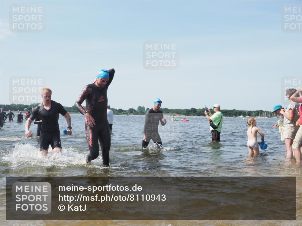 22.06.2025 - Viking Triathlon KatJ http://msf.ph/oto/8110943 22.06.2025 10:39:36 Schwimmen 25, 29, 86, 93, 117, 138, 150, 244, 298, 324, 337, 423, 474, 529 meine-sportfotos.de