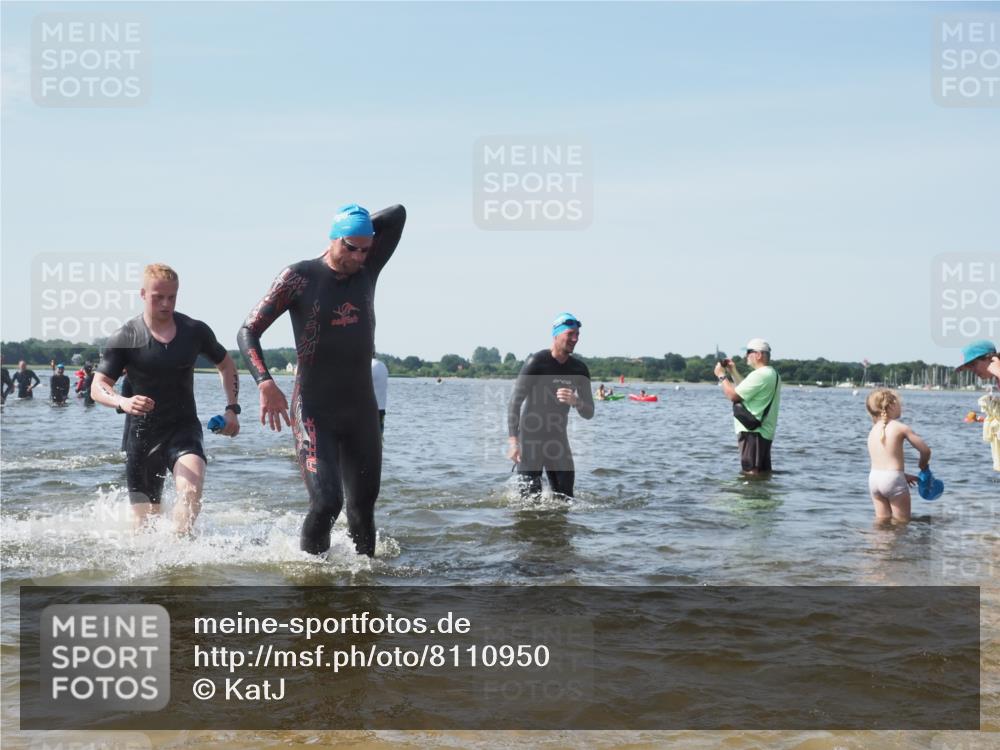 22.06.2025 - Viking Triathlon KatJ http://msf.ph/oto/8110950 22.06.2025 10:39:36 Schwimmen 25, 29, 86, 93, 117, 138, 150, 244, 298, 324, 337, 423, 474, 529 meine-sportfotos.de