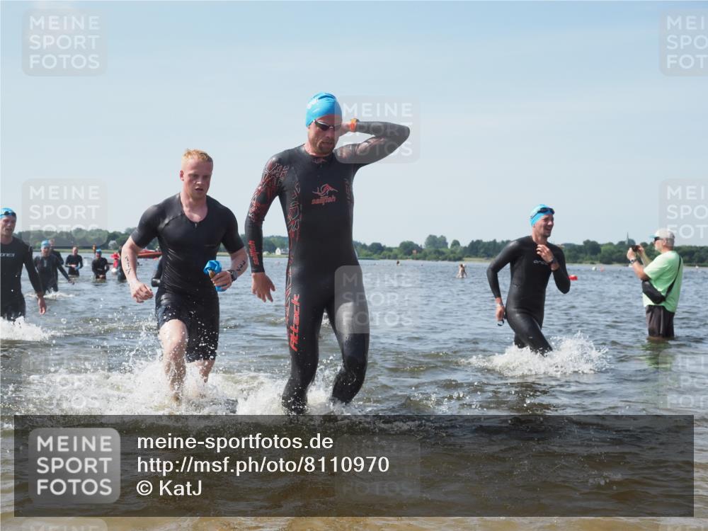 22.06.2025 - Viking Triathlon KatJ http://msf.ph/oto/8110970 22.06.2025 10:39:36 Schwimmen 25, 29, 86, 93, 117, 138, 150, 244, 298, 324, 337, 423, 474, 529 meine-sportfotos.de