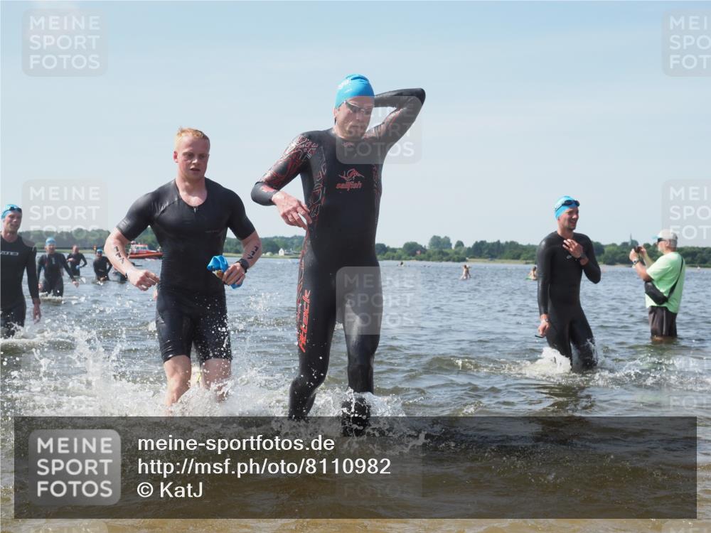 22.06.2025 - Viking Triathlon KatJ http://msf.ph/oto/8110982 22.06.2025 10:39:37 Schwimmen 25, 29, 86, 93, 117, 138, 150, 244, 298, 324, 337, 423, 529 meine-sportfotos.de