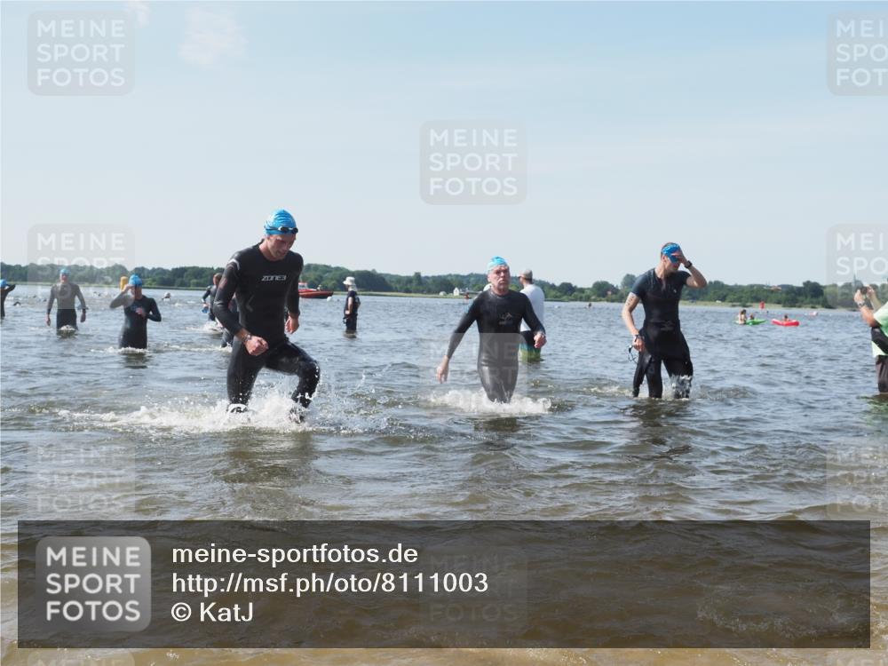 22.06.2025 - Viking Triathlon KatJ http://msf.ph/oto/8111003 22.06.2025 10:39:39 Schwimmen 25, 29, 86, 93, 117, 138, 150, 244, 337, 423, 529 meine-sportfotos.de