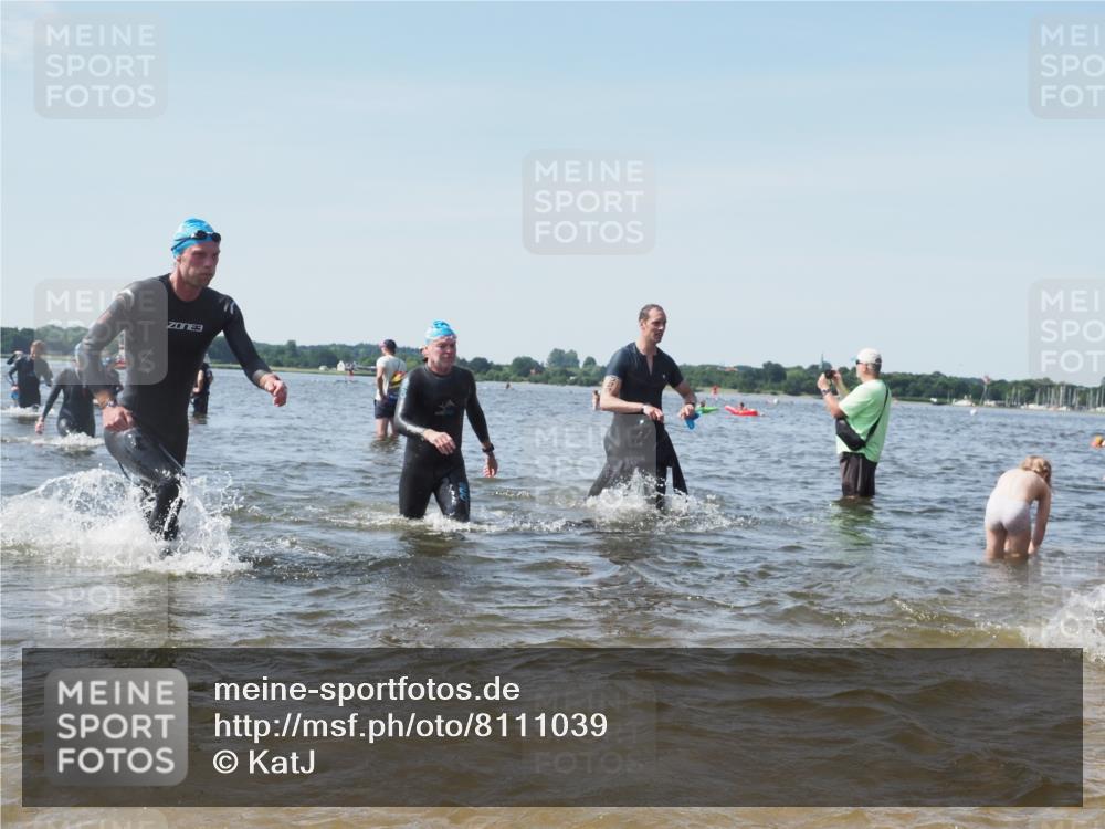 22.06.2025 - Viking Triathlon KatJ http://msf.ph/oto/8111039 22.06.2025 10:39:40 Schwimmen 25, 29, 86, 93, 117, 138, 150, 244, 337, 423, 518, 529 meine-sportfotos.de