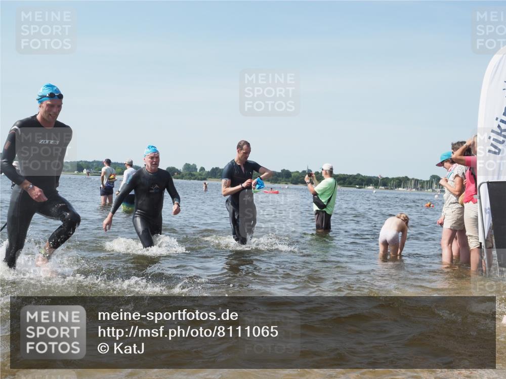 22.06.2025 - Viking Triathlon KatJ http://msf.ph/oto/8111065 22.06.2025 10:39:40 Schwimmen 25, 29, 86, 93, 117, 138, 150, 244, 337, 423, 518, 529 meine-sportfotos.de