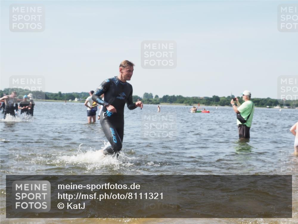 22.06.2025 - Viking Triathlon KatJ http://msf.ph/oto/8111321 22.06.2025 10:39:49 Schwimmen 25, 29, 86, 244, 283, 423, 437, 518 meine-sportfotos.de