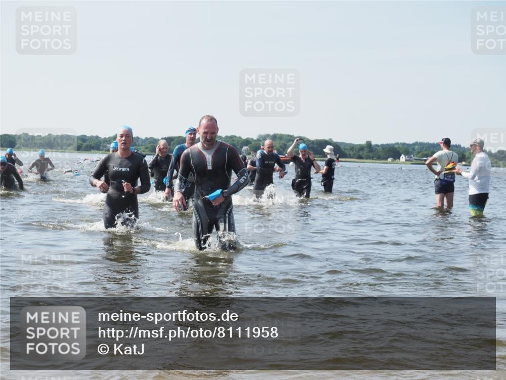 22.06.2025 - Viking Triathlon KatJ http://msf.ph/oto/8111958 22.06.2025 10:40:20 Schwimmen 248, 254, 375, 379, 385, 394, 487, 511, 517, 553 meine-sportfotos.de