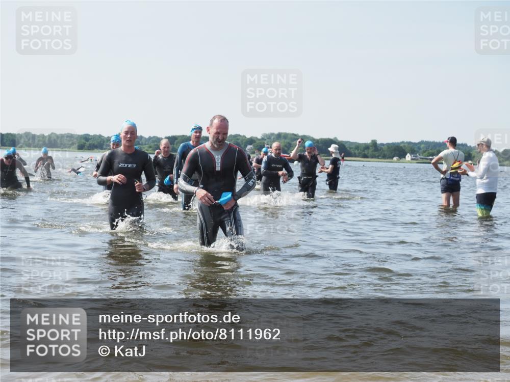 22.06.2025 - Viking Triathlon KatJ http://msf.ph/oto/8111962 22.06.2025 10:40:20 Schwimmen 248, 254, 375, 379, 385, 394, 487, 511, 517, 553 meine-sportfotos.de