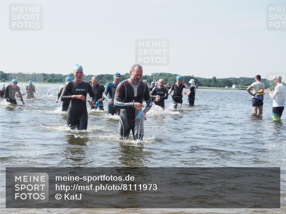 22.06.2025 - Viking Triathlon KatJ http://msf.ph/oto/8111973 22.06.2025 10:40:20 Schwimmen 248, 254, 375, 379, 385, 394, 487, 511, 517, 553 meine-sportfotos.de