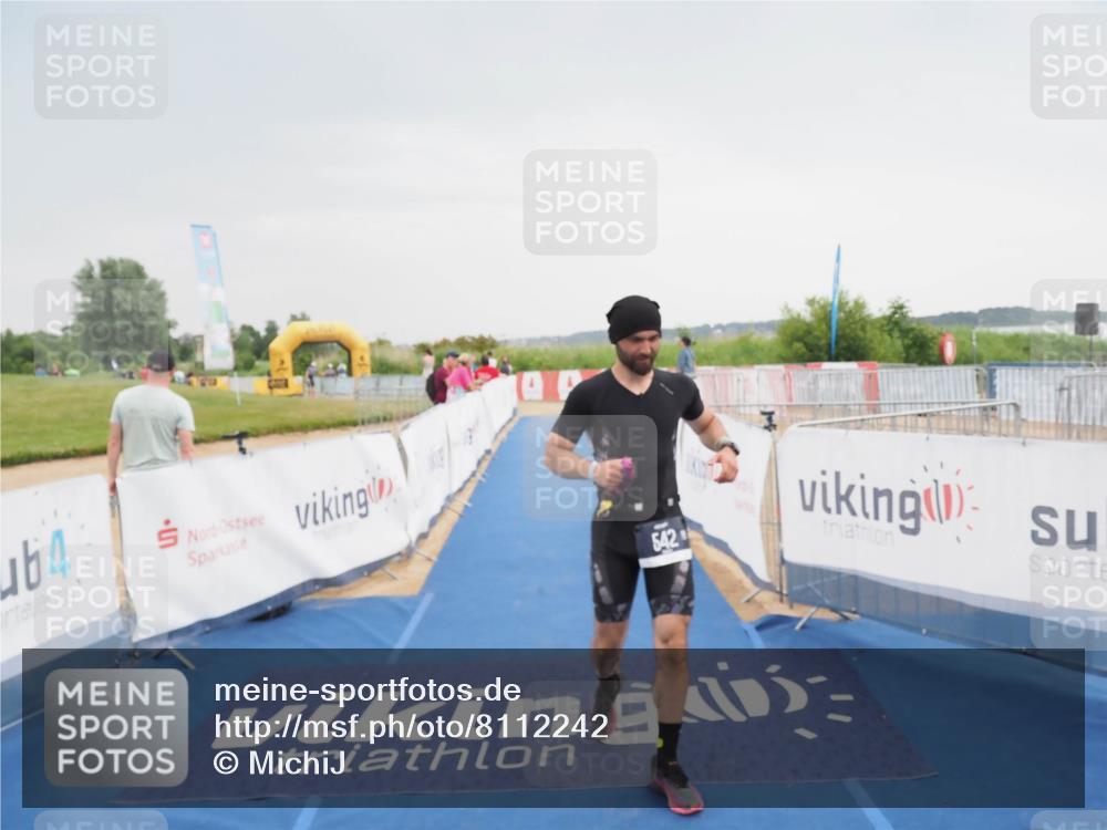 22.06.2025 - Viking Triathlon MichiJ http://msf.ph/oto/8112242 22.06.2025 16:41:12 Ziel 542 meine-sportfotos.de