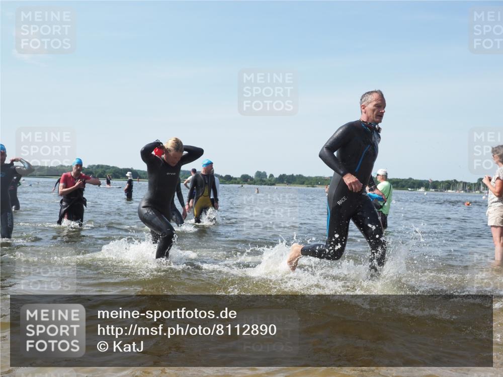 22.06.2025 - Viking Triathlon KatJ http://msf.ph/oto/8112890 22.06.2025 10:40:47 Schwimmen 59, 235, 239, 266, 325, 361, 397, 462, 530, 655, 657 meine-sportfotos.de