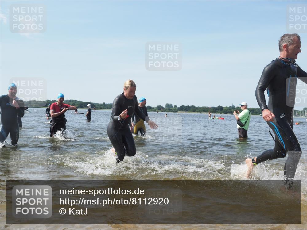 22.06.2025 - Viking Triathlon KatJ http://msf.ph/oto/8112920 22.06.2025 10:40:47 Schwimmen 59, 235, 239, 266, 325, 361, 397, 462, 530, 655, 657 meine-sportfotos.de
