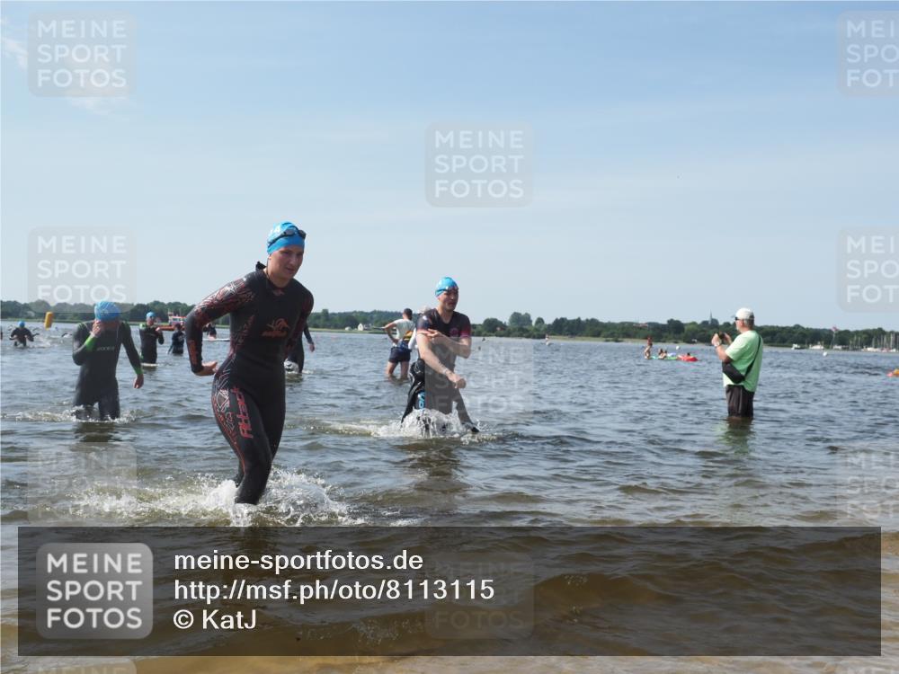 22.06.2025 - Viking Triathlon KatJ http://msf.ph/oto/8113115 22.06.2025 10:40:56 Schwimmen 59, 153, 389, 397, 462, 530 meine-sportfotos.de