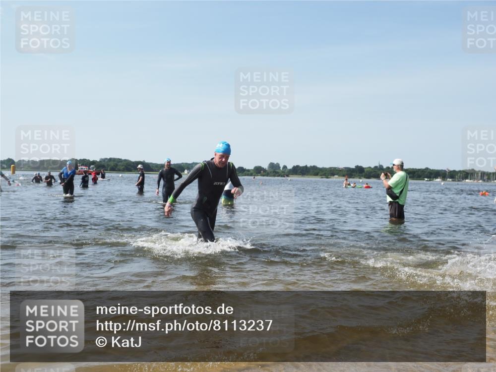 22.06.2025 - Viking Triathlon KatJ http://msf.ph/oto/8113237 22.06.2025 10:40:59 Schwimmen 59, 153, 389, 397, 496, 530 meine-sportfotos.de