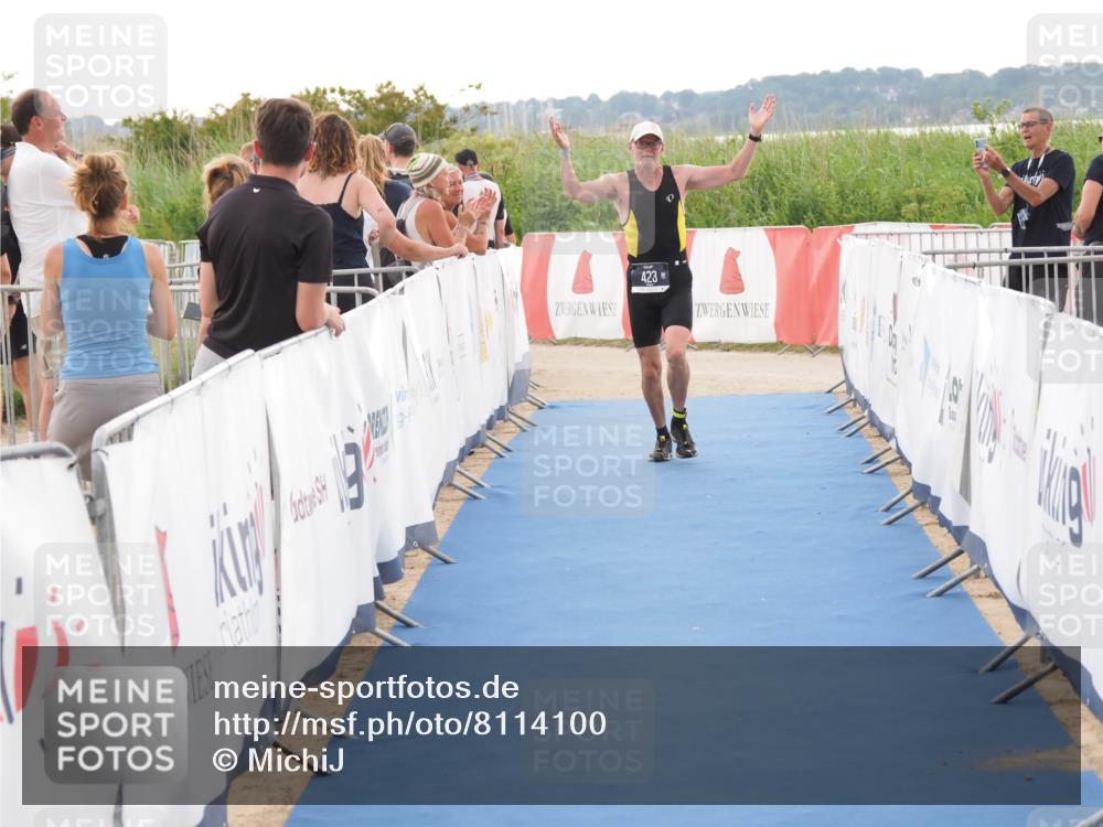 22.06.2025 - Viking Triathlon MichiJ http://msf.ph/oto/8114100 22.06.2025 16:26:09 Ziel 423 meine-sportfotos.de