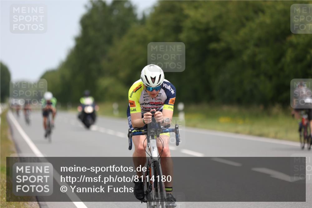 22.06.2025 - Viking Triathlon Yannick Fuchs http://msf.ph/oto/8114180 22.06.2025 12:15:50 Radfahren 41, 242, 370, 657 meine-sportfotos.de