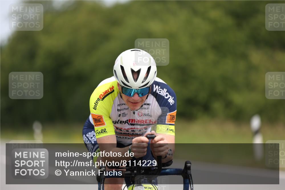 22.06.2025 - Viking Triathlon Yannick Fuchs http://msf.ph/oto/8114229 22.06.2025 12:15:51 Radfahren 41, 242, 370, 657 meine-sportfotos.de