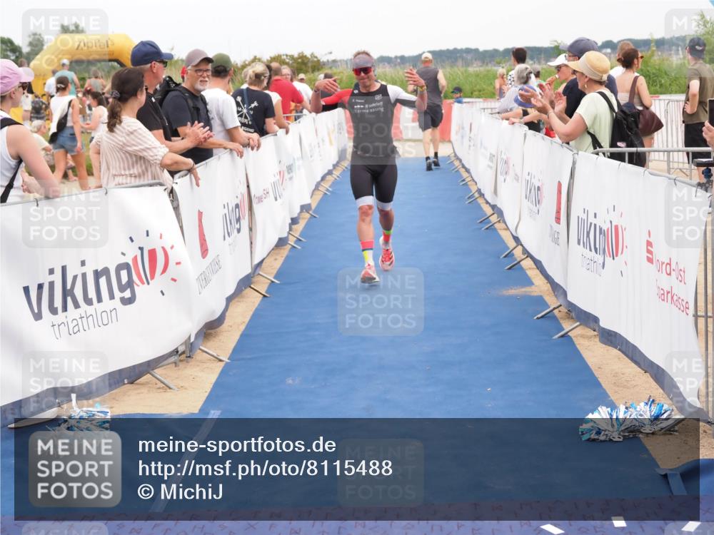22.06.2025 - Viking Triathlon MichiJ http://msf.ph/oto/8115488 22.06.2025 15:05:44 Ziel 491, 492 meine-sportfotos.de