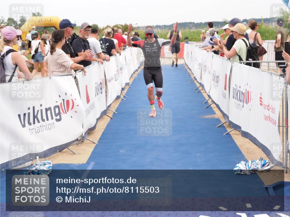 22.06.2025 - Viking Triathlon MichiJ http://msf.ph/oto/8115503 22.06.2025 15:05:44 Ziel 491, 492 meine-sportfotos.de