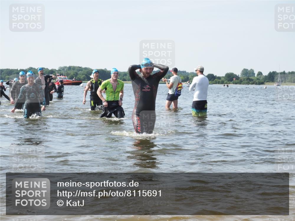 22.06.2025 - Viking Triathlon KatJ http://msf.ph/oto/8115691 22.06.2025 10:43:01 Schwimmen 66, 110, 128, 133, 167, 186, 282, 309, 328, 358, 450, 489 meine-sportfotos.de