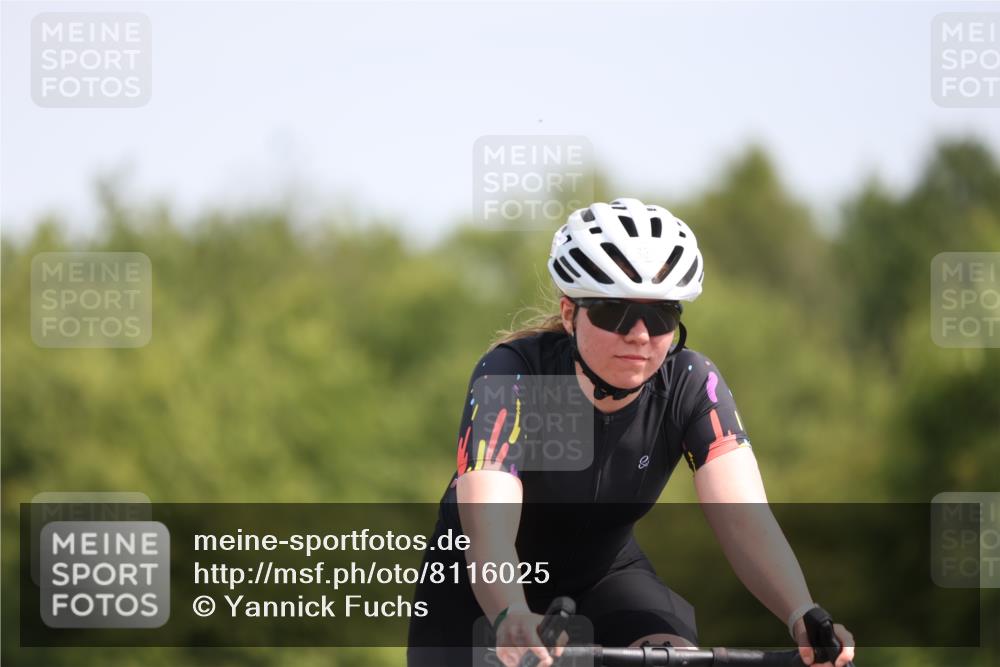 22.06.2025 - Viking Triathlon Yannick Fuchs http://msf.ph/oto/8116025 22.06.2025 11:40:40 Radfahren 39, 50, 75, 158, 170, 187, 208, 256, 296, 312, 428, 506, 608, 637 meine-sportfotos.de
