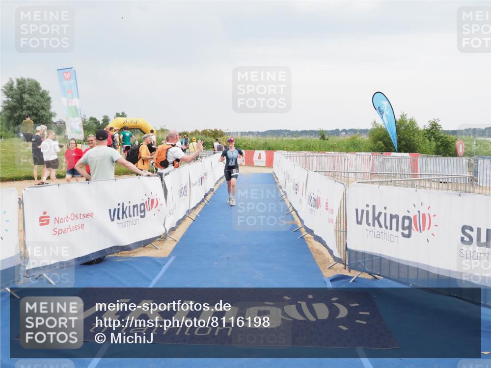 22.06.2025 - Viking Triathlon MichiJ http://msf.ph/oto/8116198 22.06.2025 16:49:58 Ziel 477, 499 meine-sportfotos.de