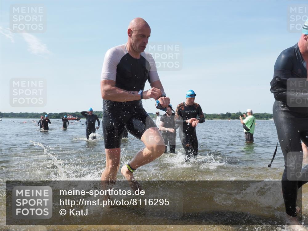 22.06.2025 - Viking Triathlon KatJ http://msf.ph/oto/8116295 22.06.2025 10:43:20 Schwimmen 31, 109, 110, 115, 167, 257, 328, 483, 501 meine-sportfotos.de