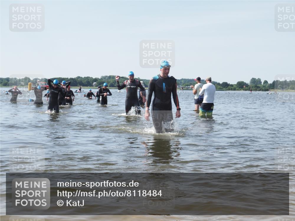 22.06.2025 - Viking Triathlon KatJ http://msf.ph/oto/8118484 22.06.2025 10:45:46 Schwimmen 95, 197, 360, 372, 425, 519, 633 meine-sportfotos.de