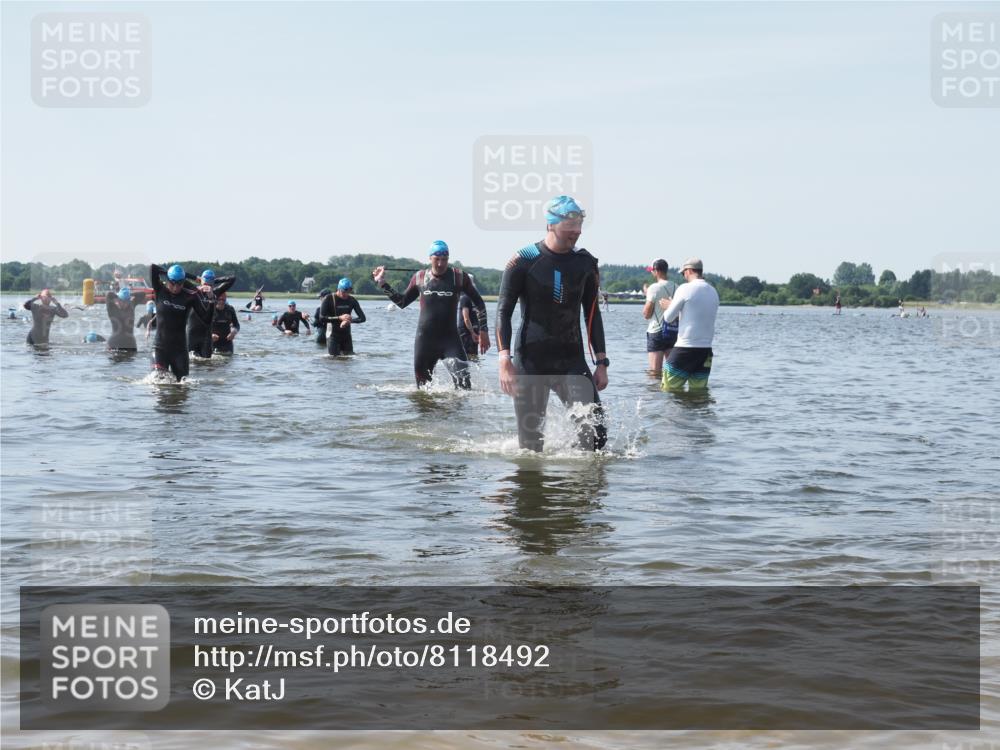 22.06.2025 - Viking Triathlon KatJ http://msf.ph/oto/8118492 22.06.2025 10:45:46 Schwimmen 95, 197, 360, 372, 425, 519, 633 meine-sportfotos.de