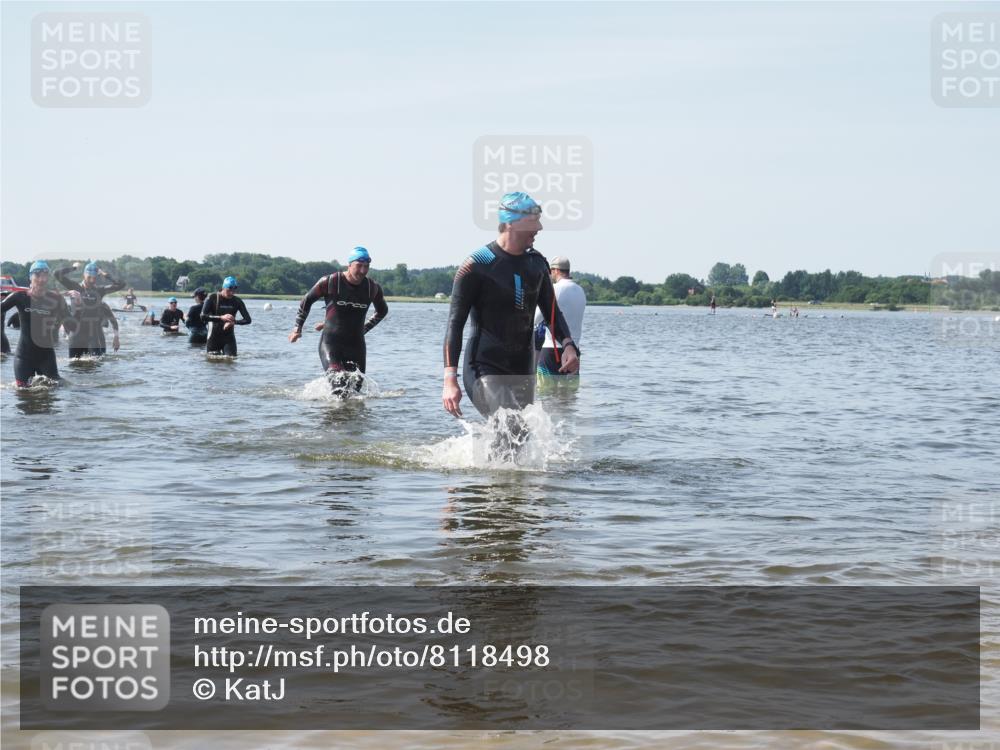 22.06.2025 - Viking Triathlon KatJ http://msf.ph/oto/8118498 22.06.2025 10:45:47 Schwimmen 95, 197, 360, 372, 425, 519, 633 meine-sportfotos.de