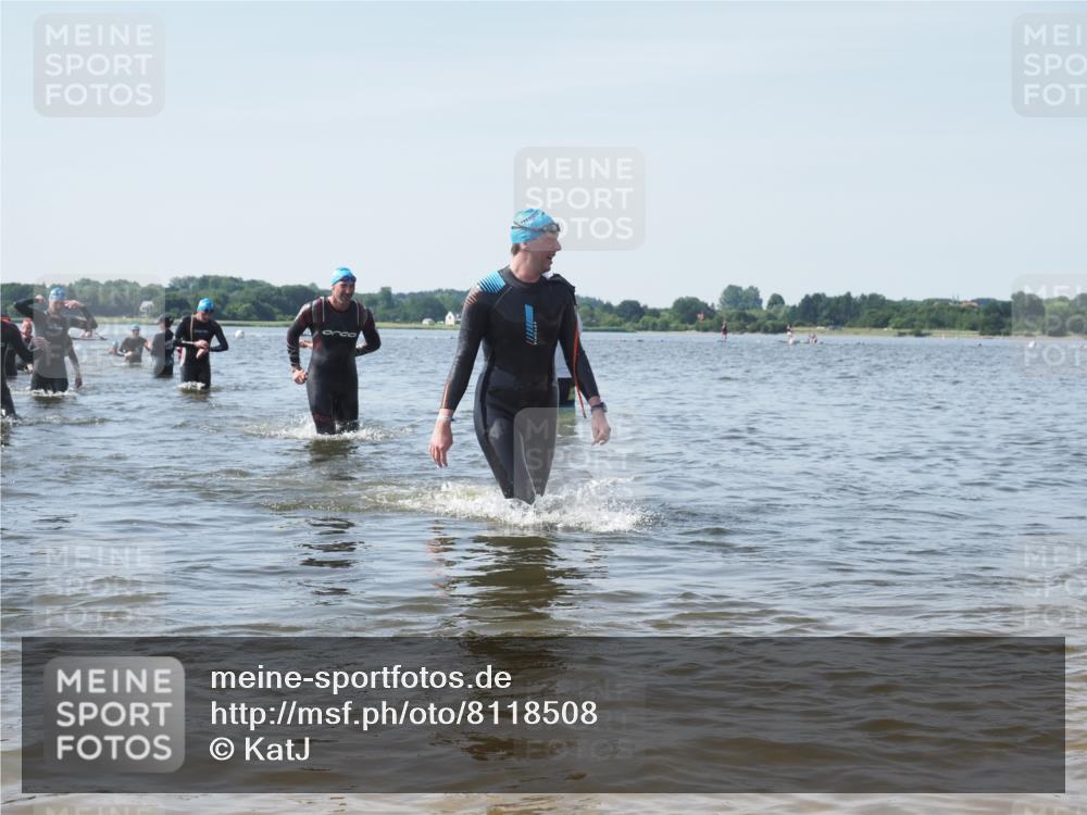 22.06.2025 - Viking Triathlon KatJ http://msf.ph/oto/8118508 22.06.2025 10:45:47 Schwimmen 95, 197, 360, 372, 425, 519, 633 meine-sportfotos.de